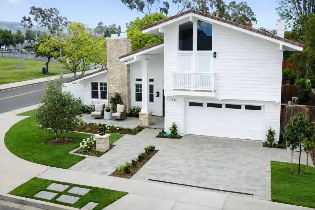 Modern exterior landscaping