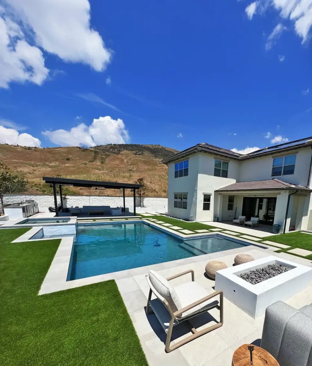 outdoor-living-space-pool-artificial-grass-riverside-county-ca