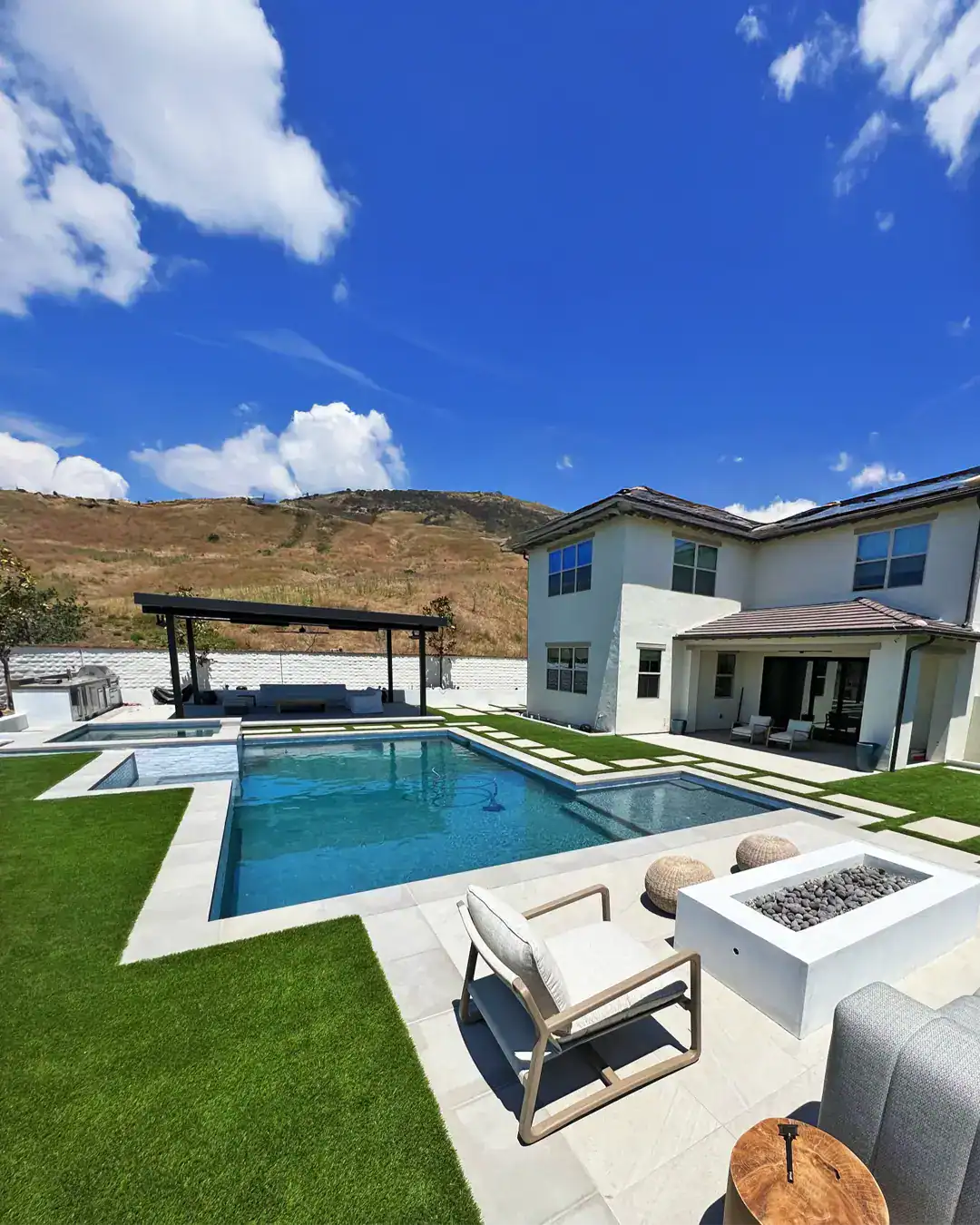 Ecoworkz modern backyard with pool, artificial turf, and outdoor living space